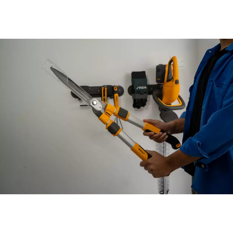 TelescopicHedgeShears_2H1120001ST1_amb08_web